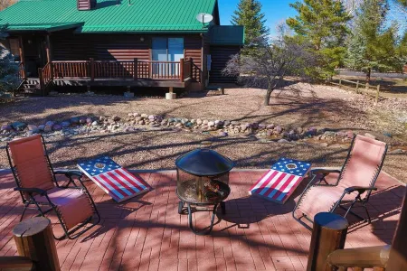 Cozy 3B/2B Cabin @ Bison Ranch