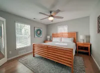 ~Home away from Home~ FAST Wifi | BBQ Grill | Easy Self Check-in