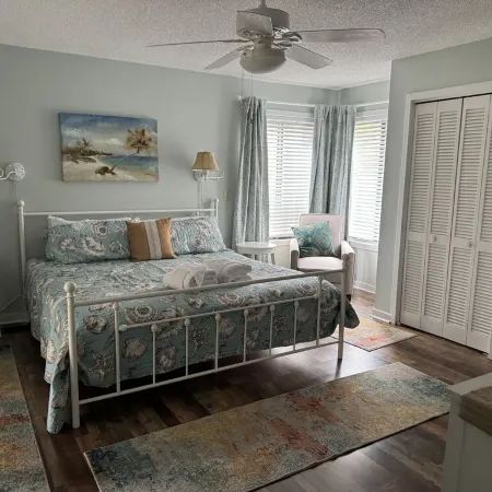 Plantation Nest-The Kerryman2. Screened porch overlooking 5th Tee Box