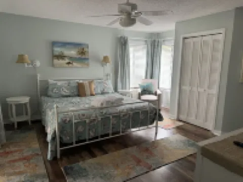 Plantation Nest-The Kerryman2. Screened porch overlooking 5th Tee Box