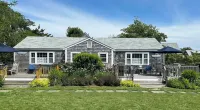 Walk to Town! Bike or Bus to Beach! Charming Cottage on Quiet, Private Lane