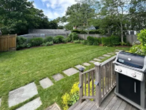 Walk to Town! Bike or Bus to Beach! Charming Cottage on Quiet, Private Lane