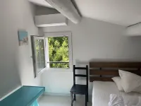 House with large wooded grounds Hotels in Mérindol