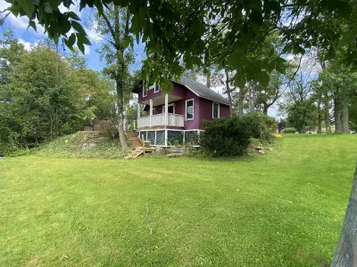 Excellent FingerLakes- Owasco Lake Waterfront Vacation Home-Kayakers Paradise!! Hotels in der Nähe von Play Space ABC Cayuga