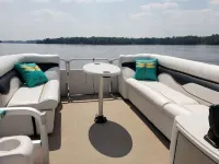 Blissful cozy, year round, lakeside cabin on Butternut Lake.  Dogs welcome. 치페와 호텔