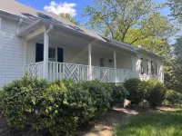 Guest House In Jamestown, central to High Point and Greensboro 그로브 빈야즈 & 와이너리 주변 호텔