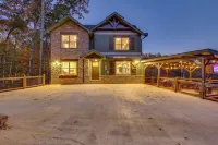 VIEWS/ Heated Pool/ Hot tub/ 15 min to Attractions