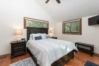 Hickory Hideaway- 5 BR 4 BA with game room and indoor fire place