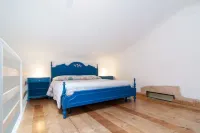 Secluded old farmhouse with a view and pool to relax in total quiet.