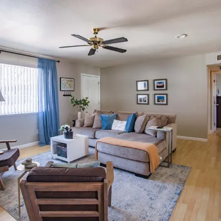 Lovely 2-Bedroom Rental Unit With Indoor Fireplace