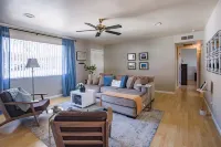 Lovely 2-Bedroom Rental Unit With Indoor Fireplace - Homestays