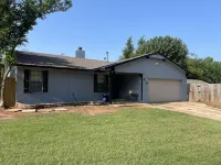 Beautiful renovated home within 3miles of OU. Easy access to I-35.