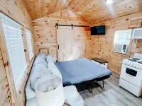 Cozy tiny cabin in Petros -Windrock Hotels in Morgan County