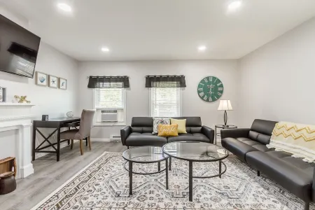 One bedroom apartment in downtown Canandaigua Отели в г. Канандейгуа