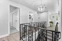 Beautifully remodeled 4 BR home w/ in-ground pool - Homestays