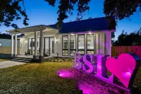 The Luxe on Main is an Ultra-Modern, Trendy New Construction in Downtown BSL. - 4 stjerner