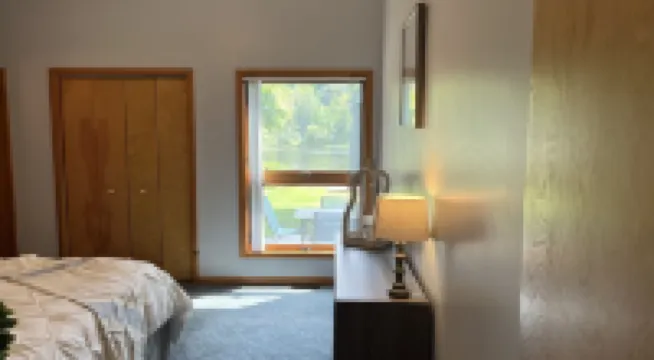 Tranquil waterfront cottage in Central Lake