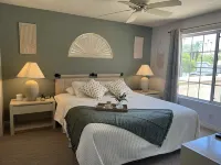 Lazy Links on the golf course! Hotels near Costco Food Court