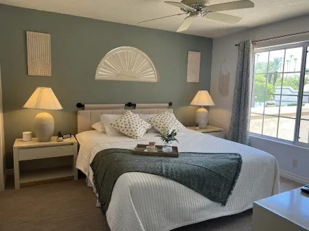 Lazy Links on the golf course! Отели рядом с достопримечательностью «Footloose Reflexology Massage»