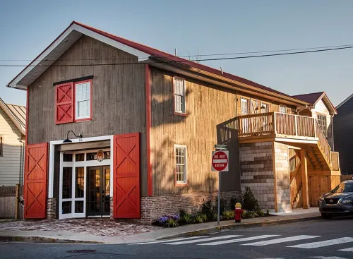 Upscale Downtown Suite in Lewes Hotels in Lewes