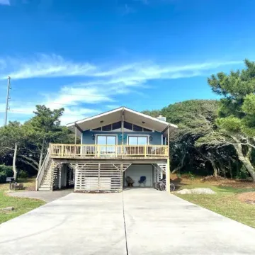 Cozy Kitty Hawk Cottage with Hot Tub, Fire pit and Ocean View