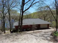 Hog Heaven-Lakefront-2 Kitchens, 2 Living Areas, Private & Wooded