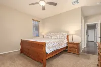 Clean, quiet, comfy and charming in beautiful Estrella Mountain Ranch!