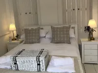 * See over 150 Amazing Guest Reviews on Airbnb * Location * Location * Location - 3-Star