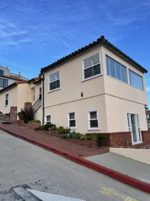 Studio 2 blocks to Beach w/ Parking - Close to LAX