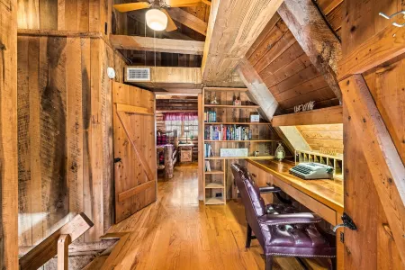 Log Cabin, Utk/Neyland, Smokies, 16Acres, FP, HotTub, Sauna, Fishing, Golf, Pets