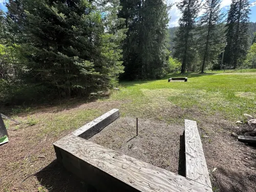 Up River Getaway. Complete 30/50 RV Site. Hike, Fish, Float, Relax!