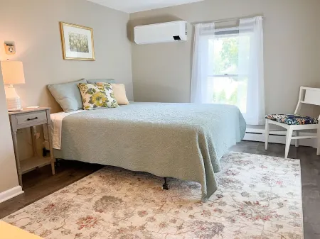 2BED GUESTHOUSE WITH PRIVATE BEACH ACCESS