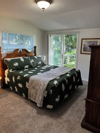 Cozy retreat near Sandpoint, Idaho. Close to Downtown, the lake and skiing. Отели рядом с достопримечательностью «Голд Хилл Трейлхед»