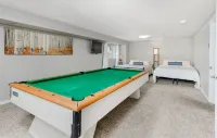Luxury Durango Retreat, 5 Min to Downtown, Hot Tub, Views, Games, Pets Welcome!