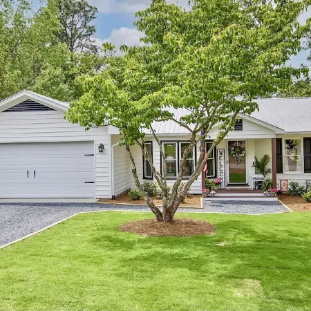 Pinehurst Cottage ★ Serves 8 ★ No Stairs ★ King Bed