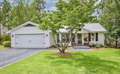 Pinehurst Cottage ★ Serves 8 ★ No Stairs ★ King Bed Hotels near Pinehurst Resort