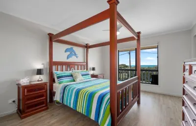Escape to Paradise - Beach views 5bedrooms, 2 Kitchens, 2 Living, 2 Bathrooms