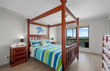 Escape to Paradise - Beach views 5bedrooms, 2 Kitchens, 2 Living, 2 Bathrooms Отели в г. Парадайс Бич