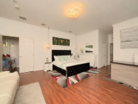 5 Mins to beach; 5BD, 4.5BA, Heated pool, Jacuzzi, Mini Golf, Tiki Huts.