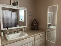 Ferndale Bungalow with pasture views, 5 minute walk to Downtown!