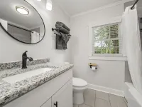 Cozy 2BR Cottage in Downtown Warm Springs (A) Hotels in Meriwether County