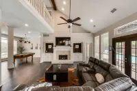 Texan House Near Lake 4 Bed 3 Bath Hot Tub* Hotels in Rowlett