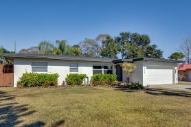 Heated POOL Oasis DOG/FAMILY Welcome! 6mi-BEACHES & 2mi to DWTN! Fast/Free WI-FI