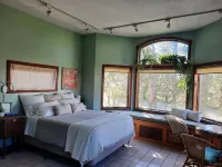 It's Here! A Restful Experience...Flx Wine Trails Garden Studio + Deck +  BBQ