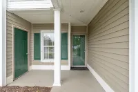 Salt & Light - 1st Floor 3BR unit in True Blue