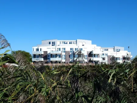 Modern vacation apartment directly on the North Sea dike
