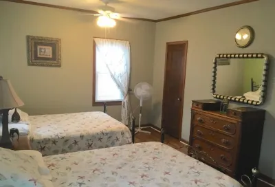 Your home away - quiet, charming and cozy Hotels near Pleasant Valley Shopping Center