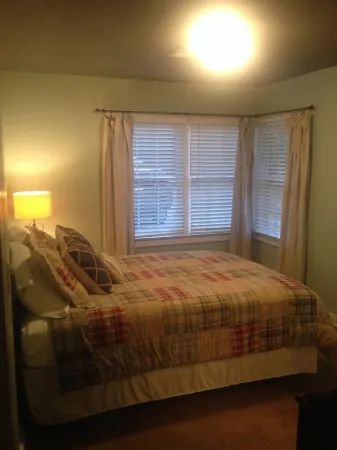 Peaceful Cabin on 8 wooded acres 3 Miles From MSU Campus