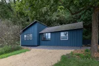 Stylish 1 bedroom cottage along the Mississippi River Hotels near Genoa Park