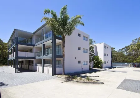 Neat, clean, 1 bedroom close to Shoal Bay Beach ! Отели рядом с достопримечательностью «Dutchmans Beach Reserve»